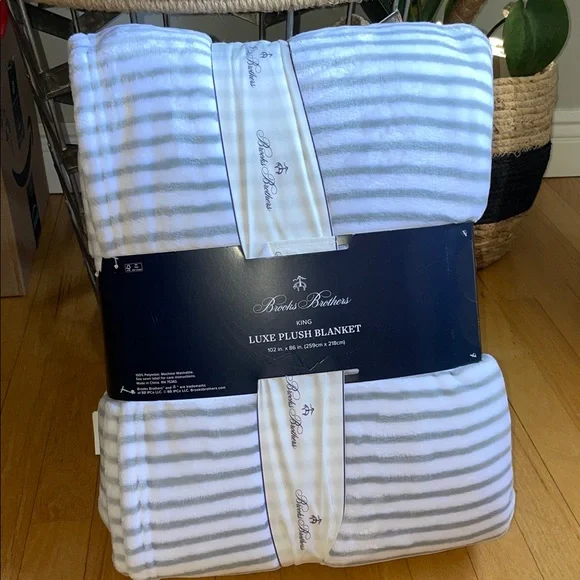 Brooks Brothers Luxe Plush King Blanket in White and Light Gray Stripes - Picture 7 of 13